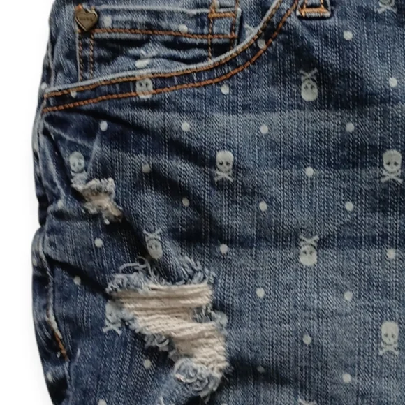TORRID WOMEN'S SKULL POLKA DOTS  DISTRESSED BLUE DENIM JEANS SHORT. SIZE 16 - Picture 13 of 16